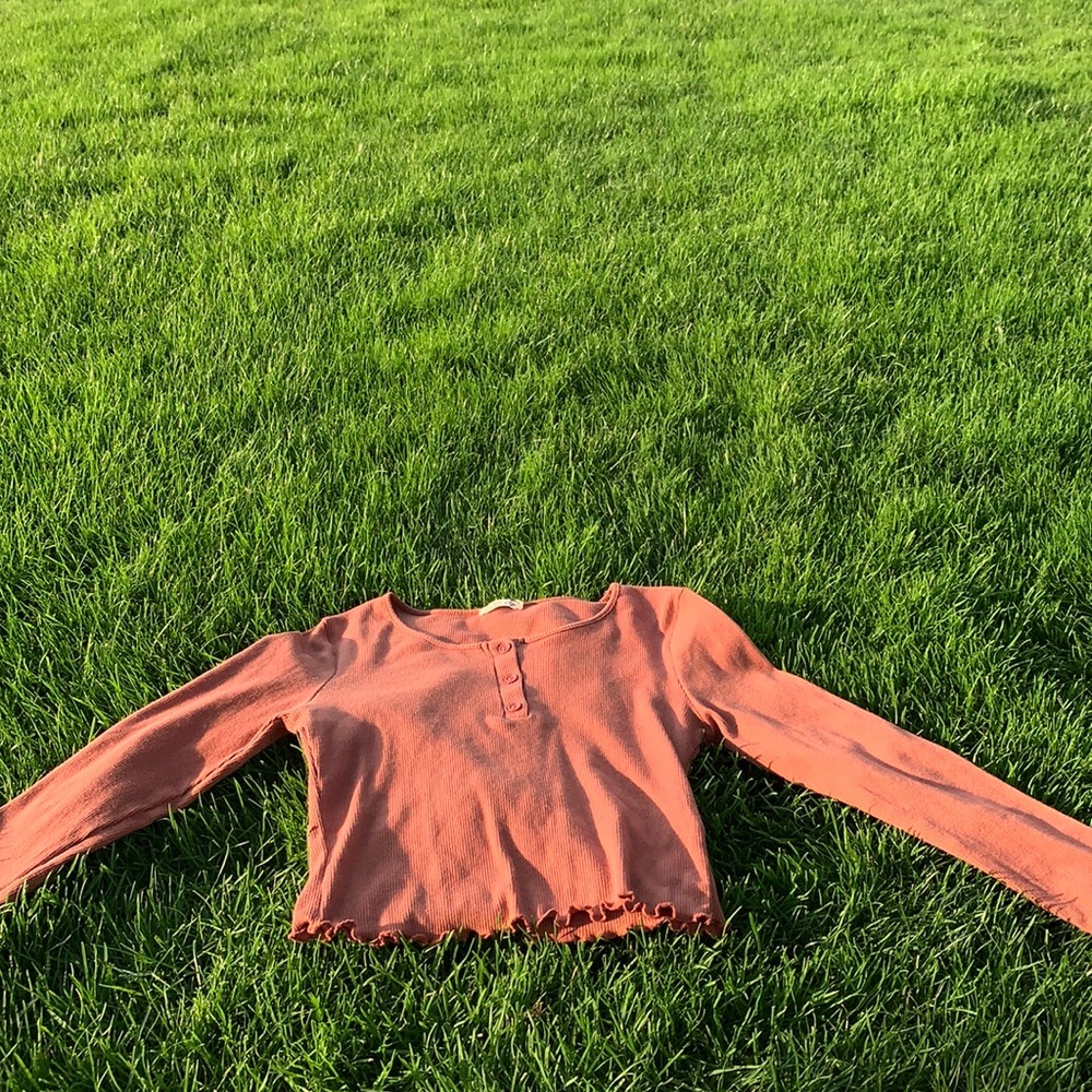 Color is a peachy red